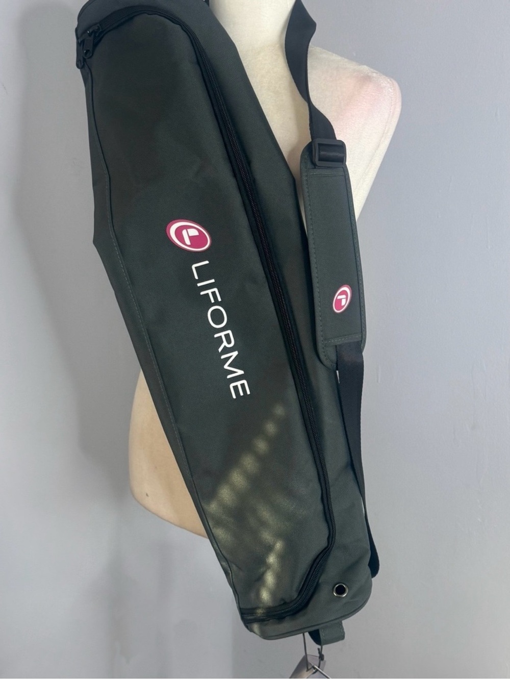 Liforme Dark Gray Yoga Mat
Carry Bag - Picture 2 of 6